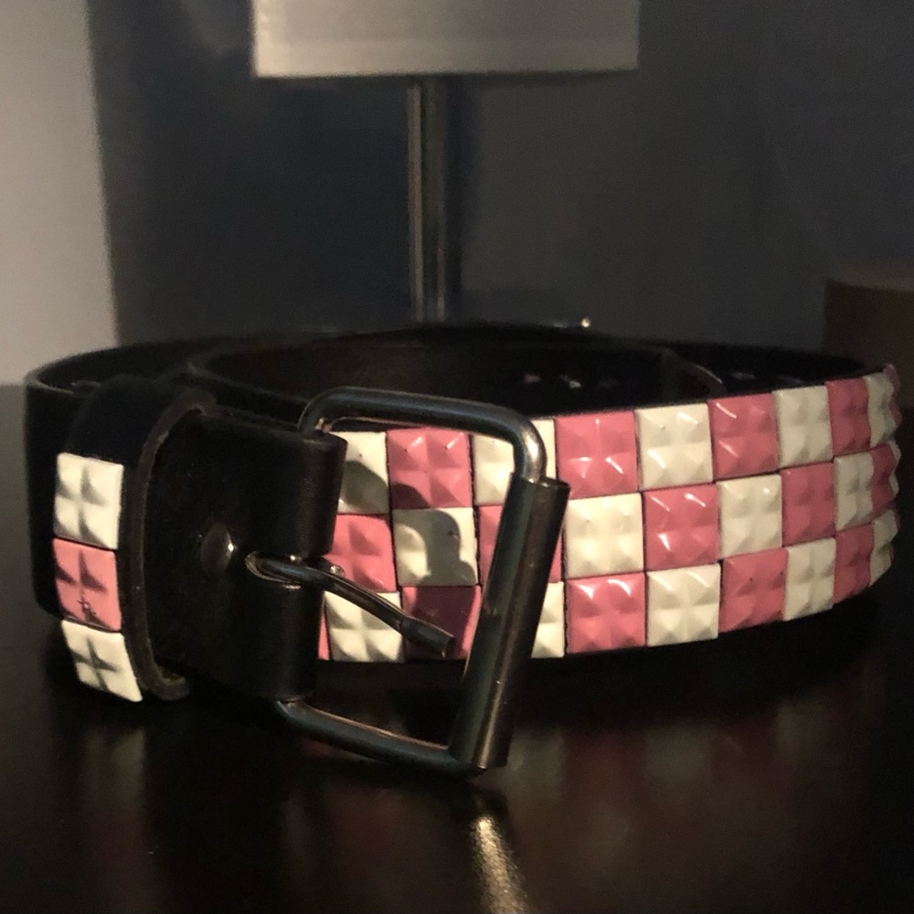 42” pink/white/black belt